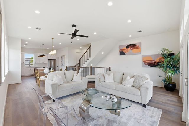7706 Earl Rudder Way, Houston, TX 77055