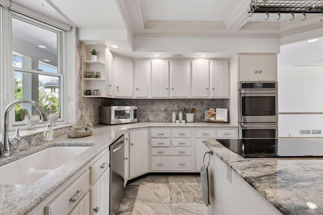2600 W 102nd Street, Bloomington, MN 55431