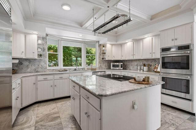 2600 W 102nd Street, Bloomington, MN 55431