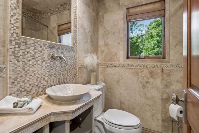 2600 W 102nd Street, Bloomington, MN 55431