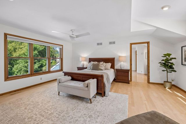2600 W 102nd Street, Bloomington, MN 55431