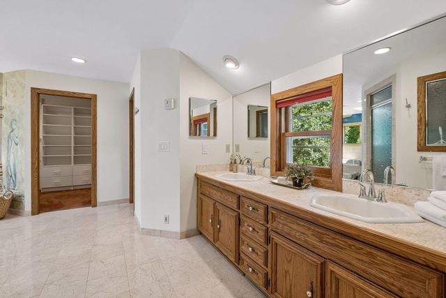 2600 W 102nd Street, Bloomington, MN 55431