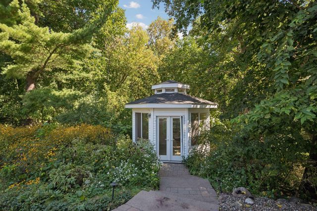 2600 W 102nd Street, Bloomington, MN 55431