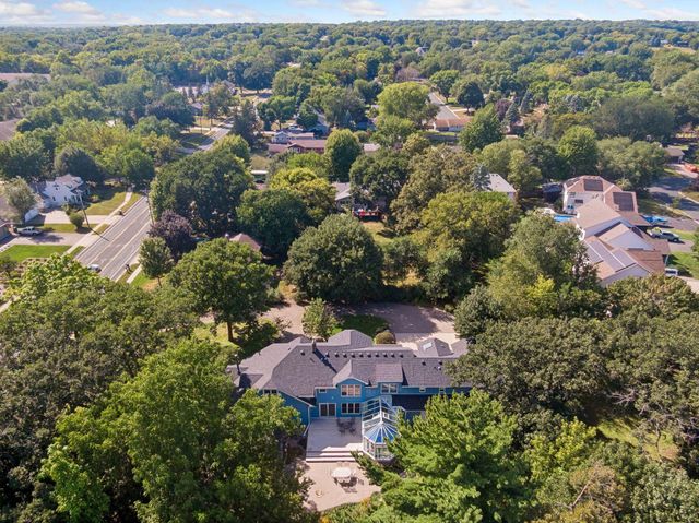 2600 W 102nd Street, Bloomington, MN 55431