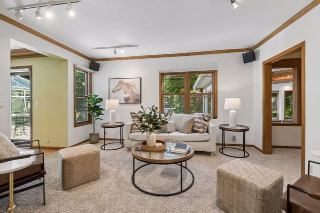 2600 W 102nd Street, Bloomington, MN 55431