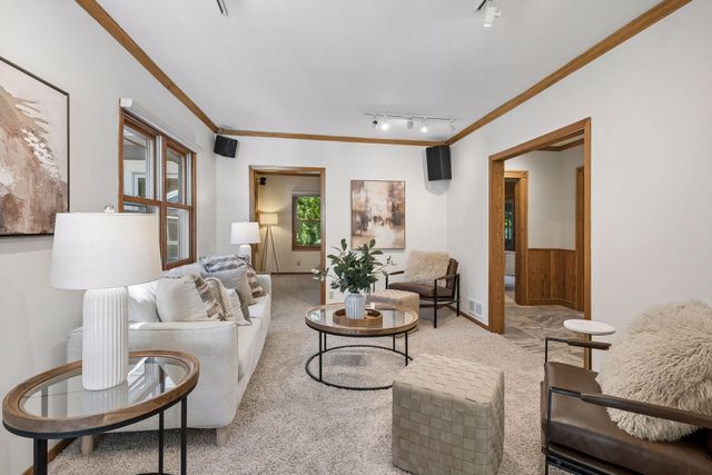 2600 W 102nd Street, Bloomington, MN 55431