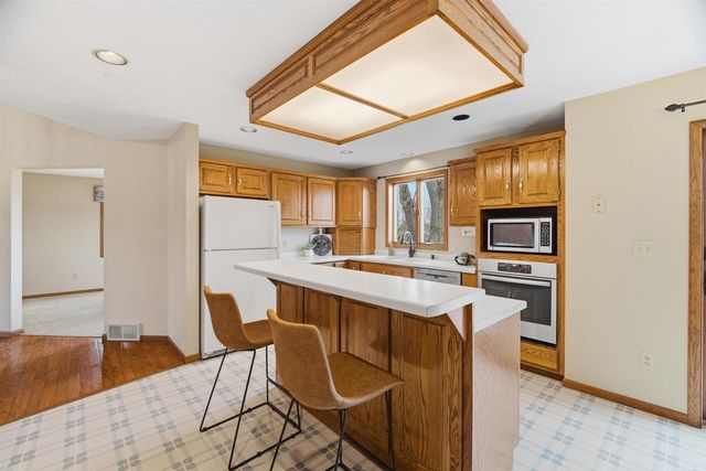 W10058 WOODHAVEN LANE, Hortonville, WI 54944