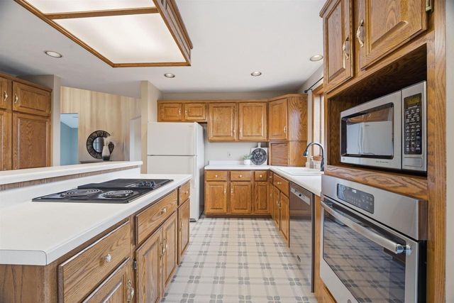 W10058 WOODHAVEN LANE, Hortonville, WI 54944