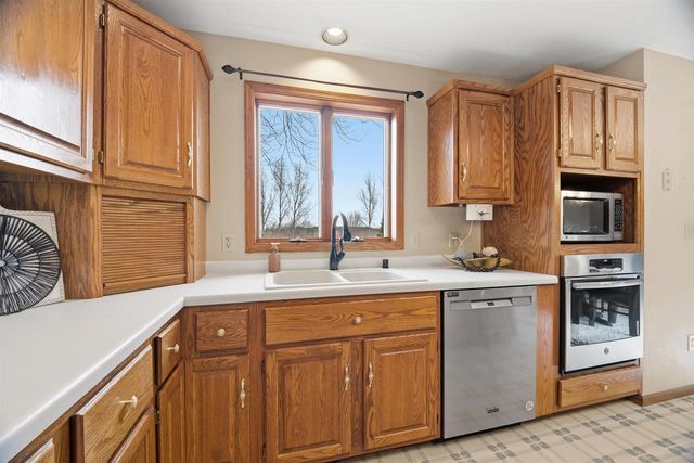 W10058 WOODHAVEN LANE, Hortonville, WI 54944