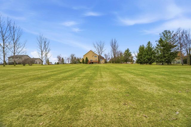 W10058 WOODHAVEN LANE, Hortonville, WI 54944