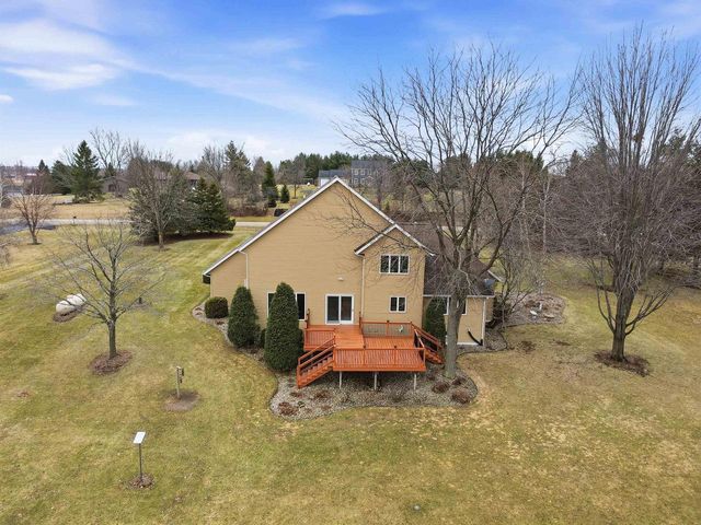 W10058 WOODHAVEN LANE, Hortonville, WI 54944
