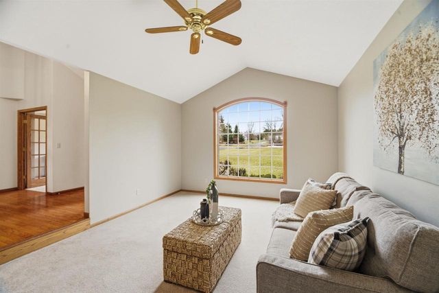 W10058 WOODHAVEN LANE, Hortonville, WI 54944