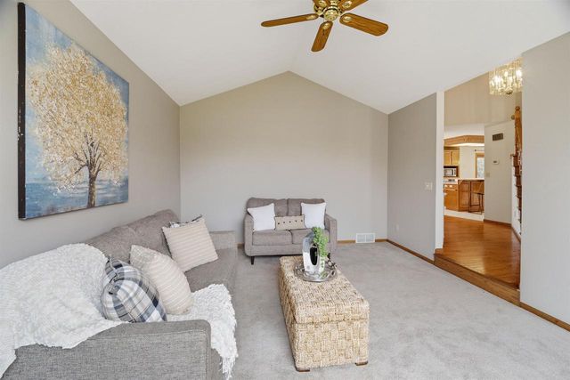 W10058 WOODHAVEN LANE, Hortonville, WI 54944