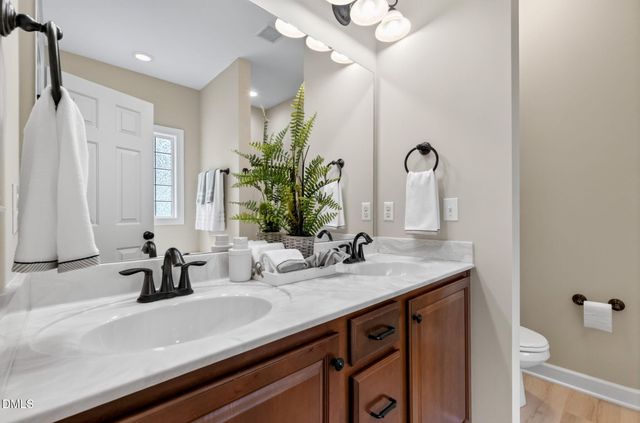 33 Greenfield Lane, Clayton, NC 27527