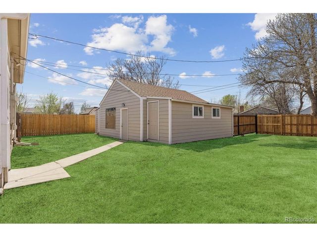 2037 Geneva St, Aurora, CO 80010