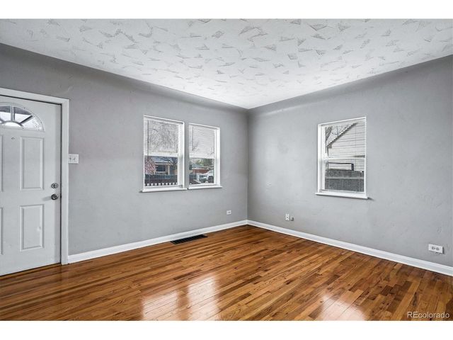 2037 Geneva St, Aurora, CO 80010