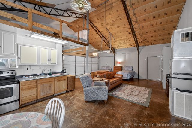 9207 N 447 Road, Spavinaw, OK 74366