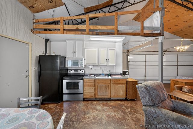 9207 N 447 Road, Spavinaw, OK 74366