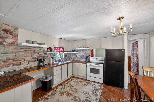 9207 N 447 Road, Spavinaw, OK 74366
