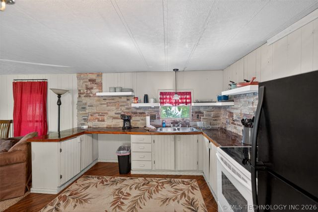 9207 N 447 Road, Spavinaw, OK 74366