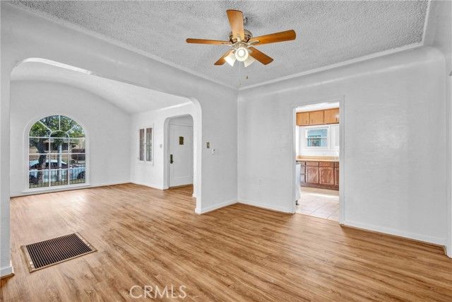 914 E 83rd, Los Angeles, CA 90001