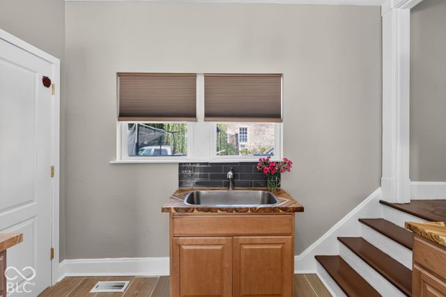 20 Woodland Drive, Indianapolis, IN 46201