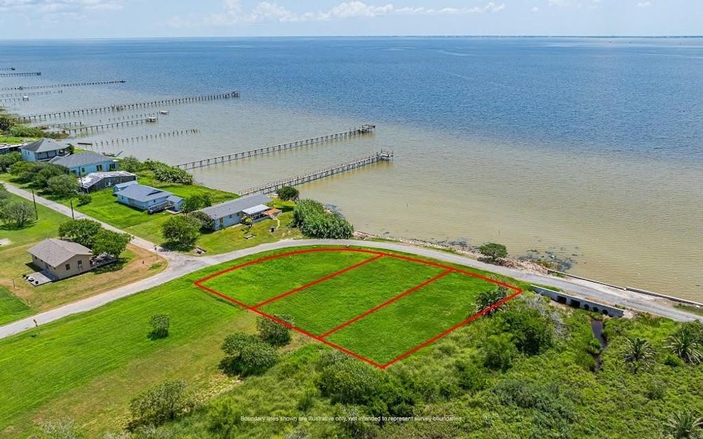 627&629 Copano Dr, Bayside, TX 78340 — photo 3