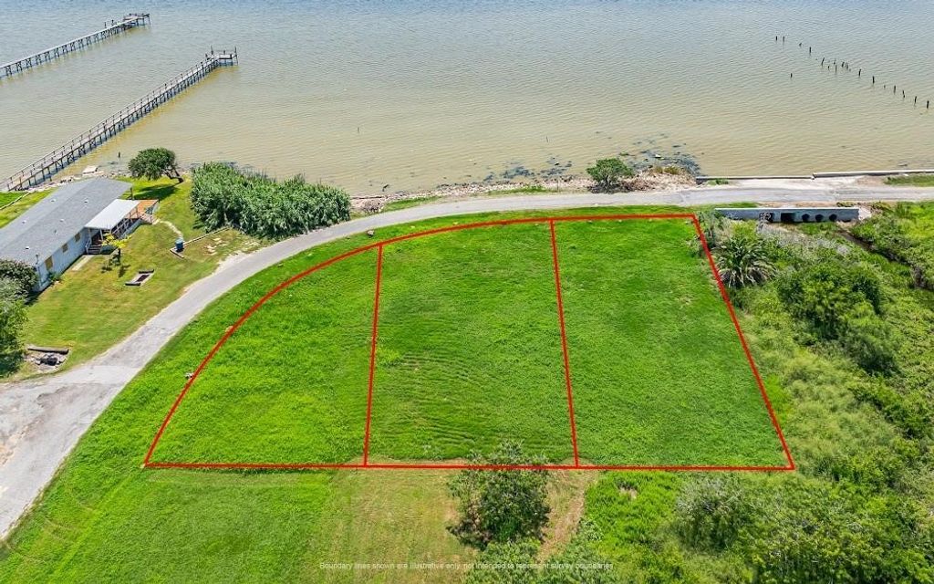 627&629 Copano Dr, Bayside, TX 78340 — photo 4