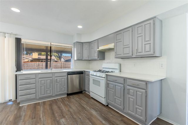 2913 Landershire Lane, Garland, TX 75044