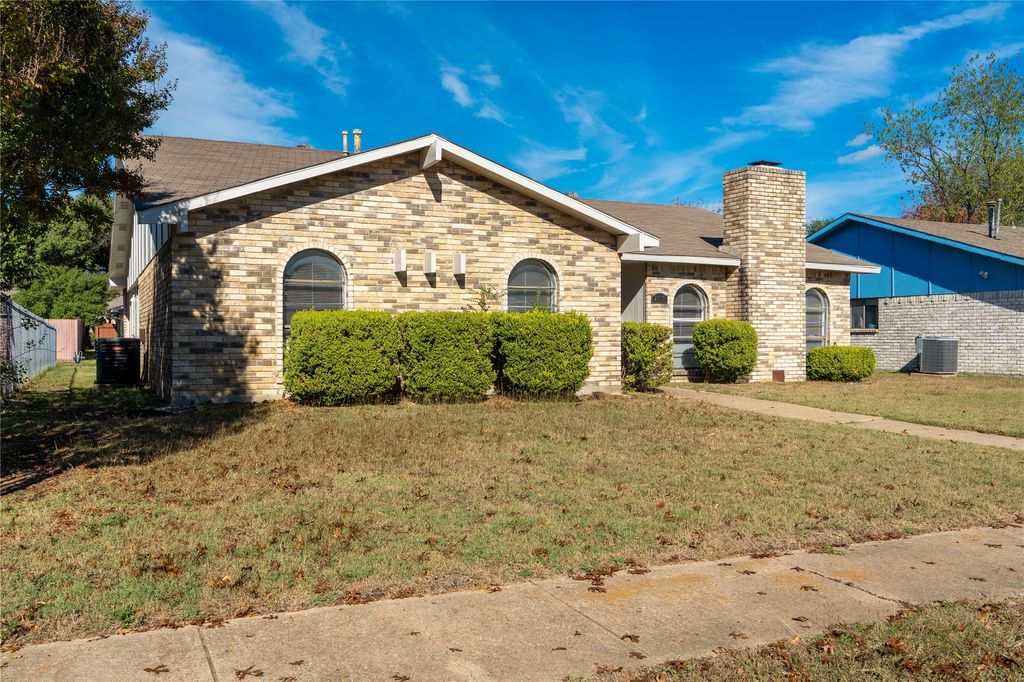 2913 Landershire Lane, Garland, TX 75044
