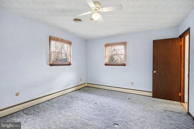 5680 CRONE RD, Dover, PA 17315