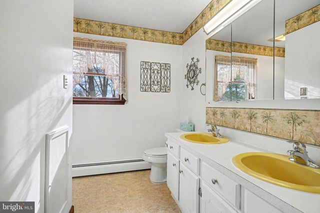 5680 CRONE RD, Dover, PA 17315