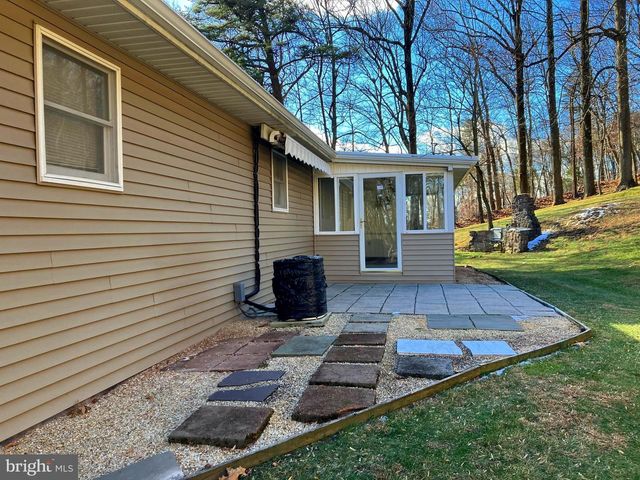 5680 CRONE RD, Dover, PA 17315