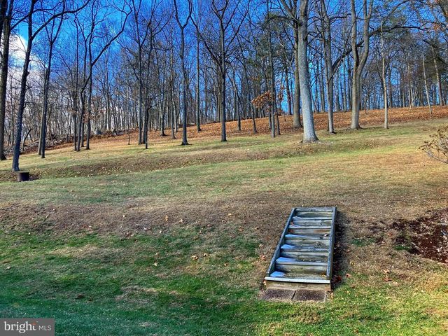 5680 CRONE RD, Dover, PA 17315