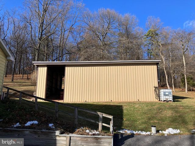 5680 CRONE RD, Dover, PA 17315