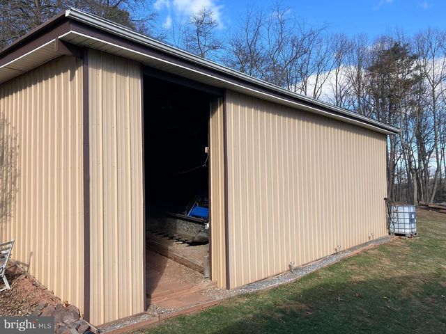 5680 CRONE RD, Dover, PA 17315