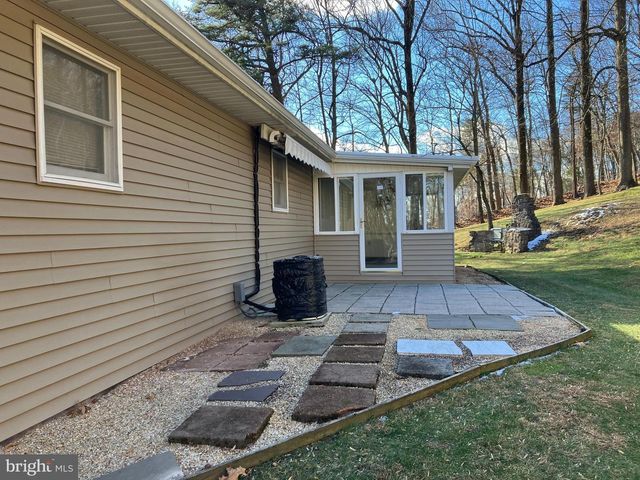 5680 CRONE RD, Dover, PA 17315