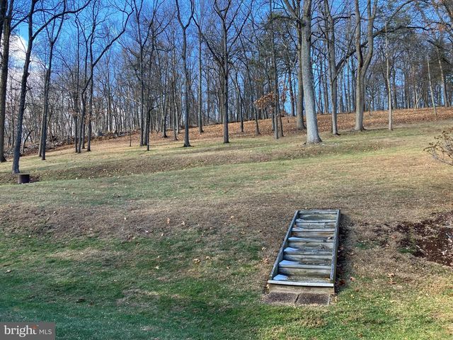 5680 CRONE RD, Dover, PA 17315