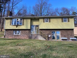 5680 CRONE RD, Dover, PA 17315