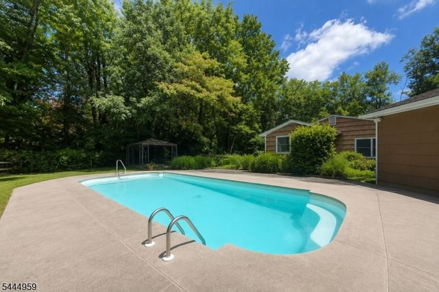303 Cherry Valley Road, Montgomery Twp., NJ 08540