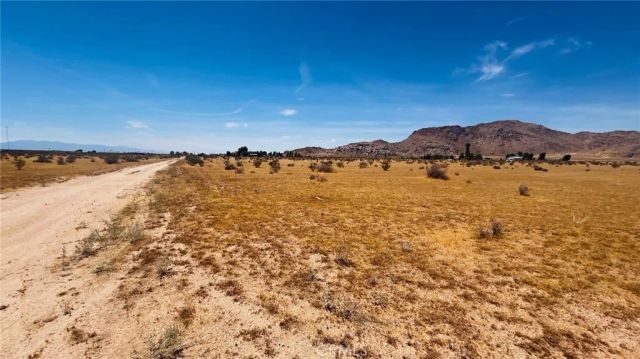 4 Highway 18, Apple Valley, CA 92308