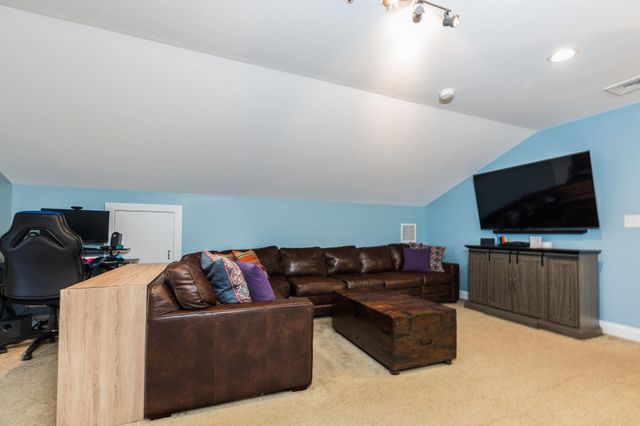 50 Laredo Lane, Rochester, NH 03868