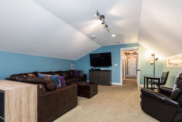 50 Laredo Lane, Rochester, NH 03868