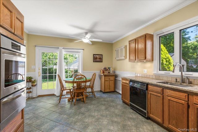 1072 Hunter Avenue, Pelham, NY 10803