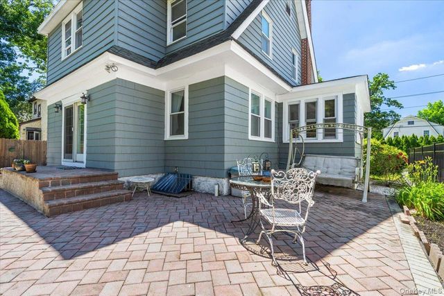 1072 Hunter Avenue, Pelham, NY 10803