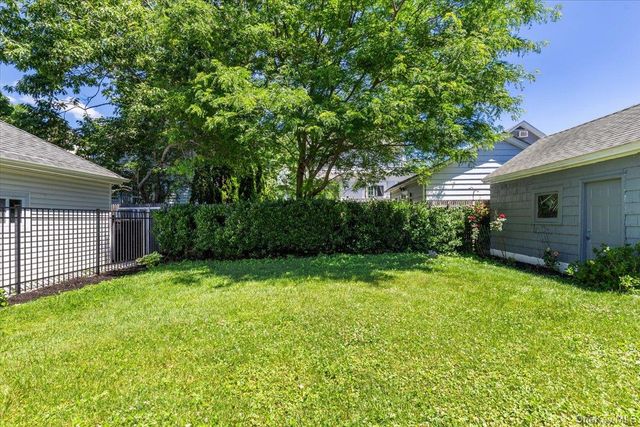 1072 Hunter Avenue, Pelham, NY 10803