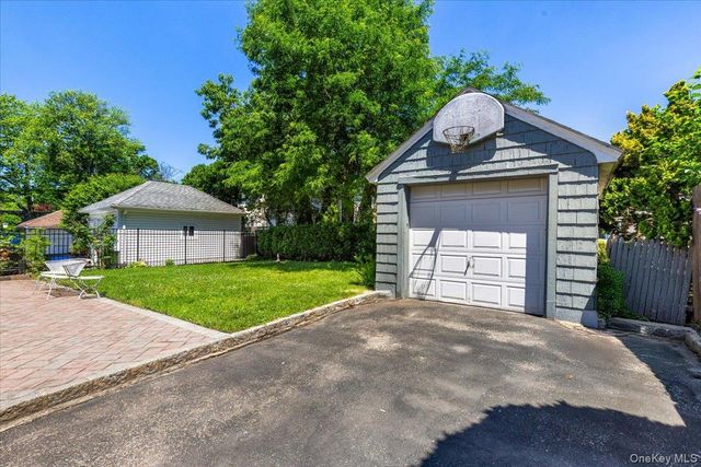 1072 Hunter Avenue, Pelham, NY 10803