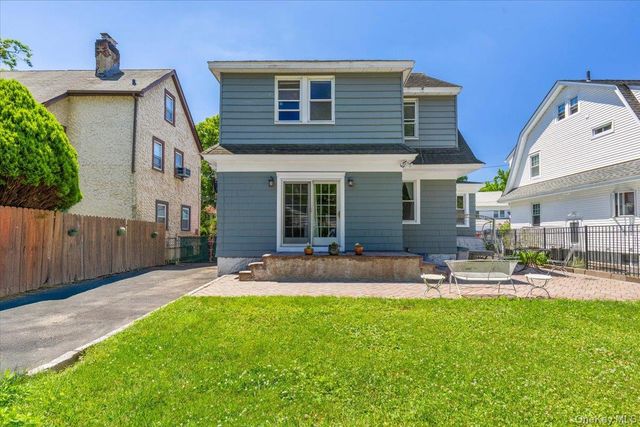1072 Hunter Avenue, Pelham, NY 10803
