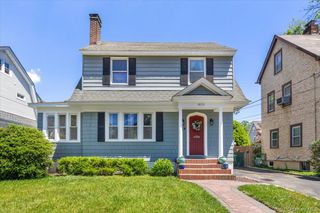1072 Hunter Avenue, Pelham, NY 10803