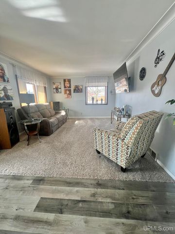 208 Detroit Ave, Iron Mountain, MI 49801